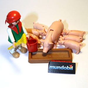 Fille avec cochon et porcelets
