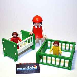 Puericultrice Avec 2 Bebes Parc Et Lit Mundobil