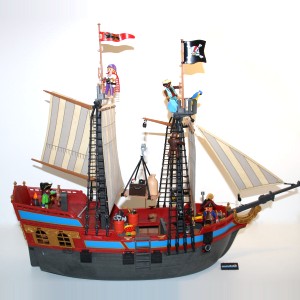 Playmobil pirate ship 3940 hot sale