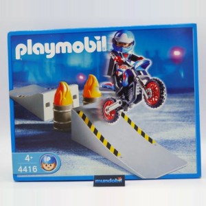 Pilote de motocross / rampe à obstacle