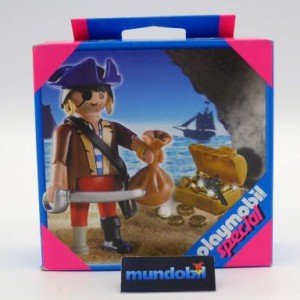 Pirate avec coffre au trésor